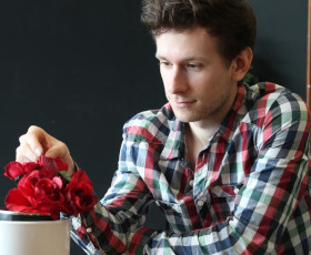 Wenn Rosenblaetter fallen